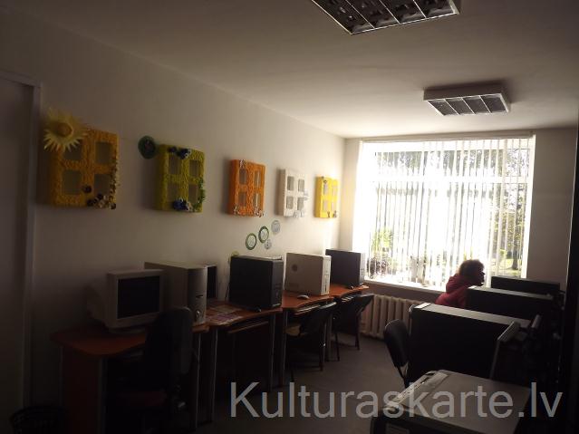 Telpa datorpakalpojumiem un internetam.
